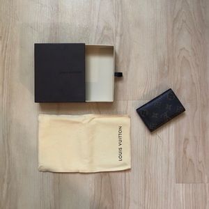 Louis Vuitton Monogram 6-key key holder.